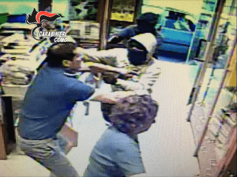 Como, rapine in permesso premio: tre arresti Como, rapine in permesso premio: tre arresti